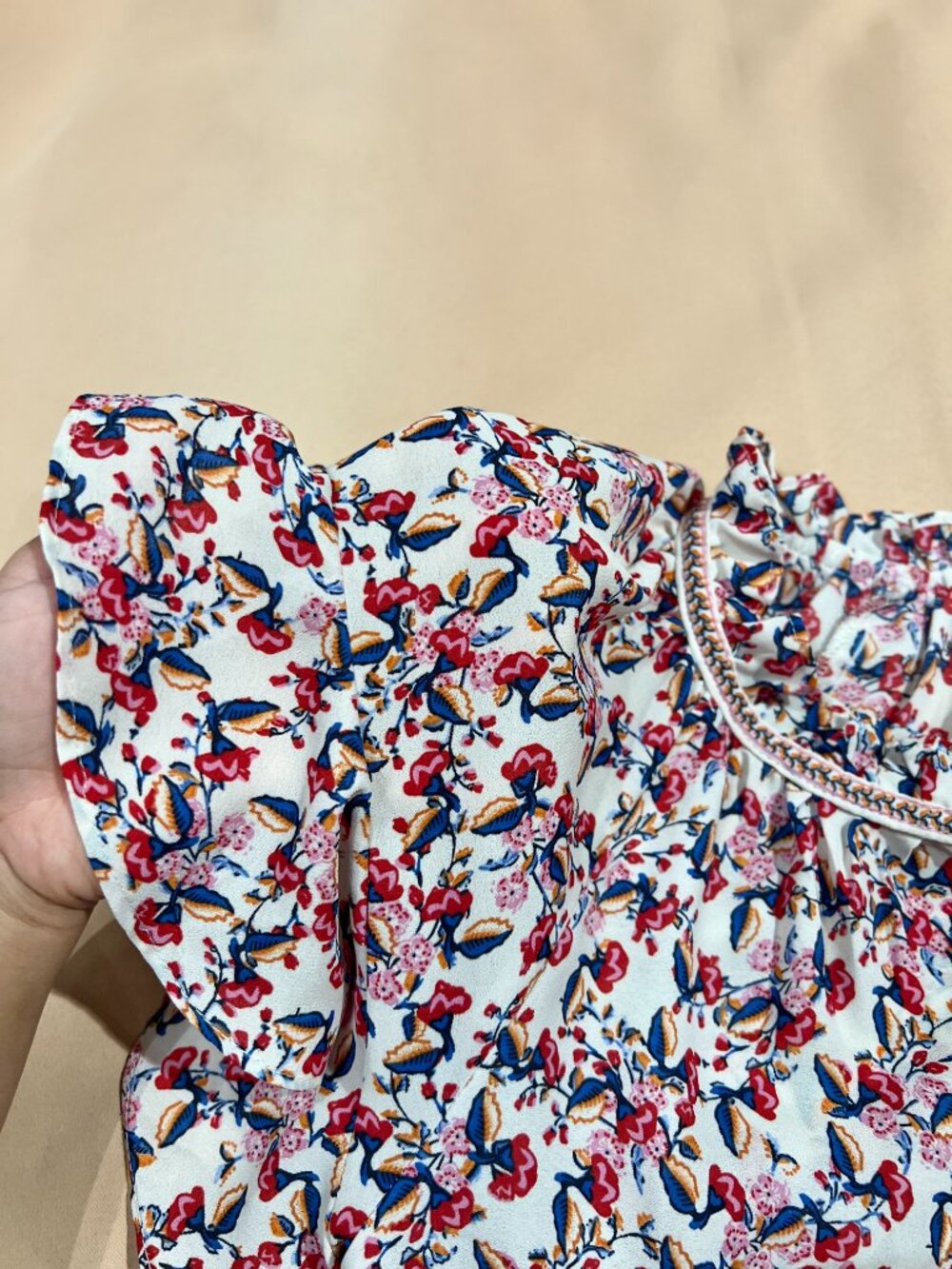 Max Studio Blue Floral Flutter Sleeve Smocked Hem Blouse M Ruffle Split Neck Top - Picture 5 of 10